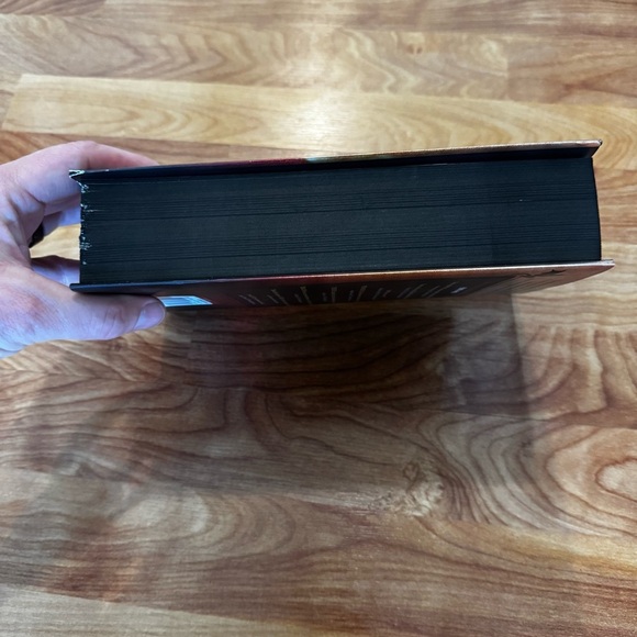 REBECCA YARROS IRON FLAME SPECIAL ED HARDCOVER BLACK SPRAYED EDGES 1ST EDITION - Picture 5 of 8